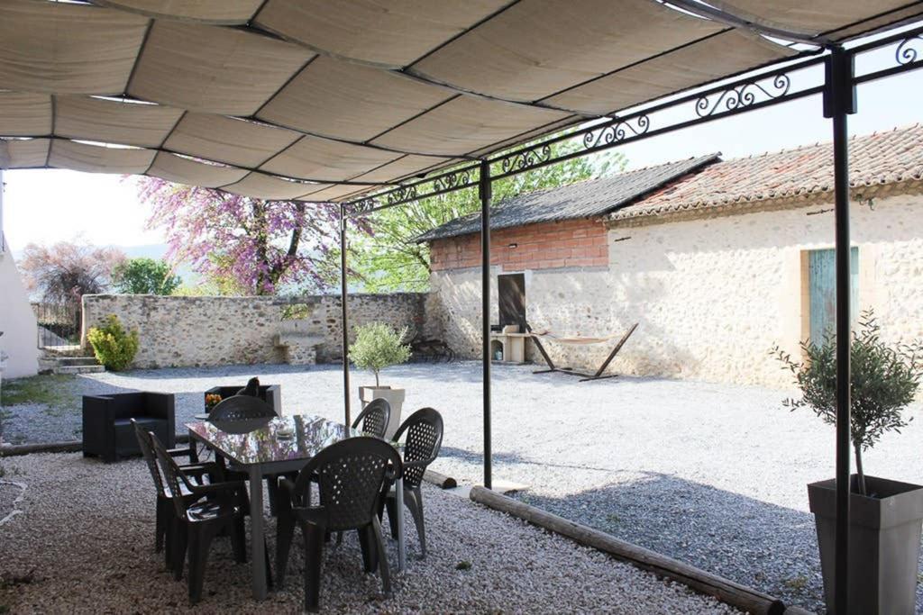 Le Gite Du Jas Vieux Montfort  المظهر الخارجي الصورة